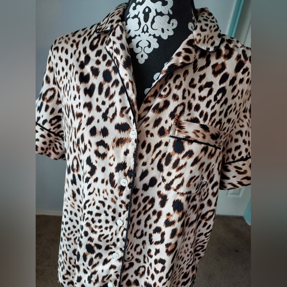 Victoria's Secret VS (S) Cream Black Satin Cougar Animal Print Button Up Shirt - Picture 5 of 14